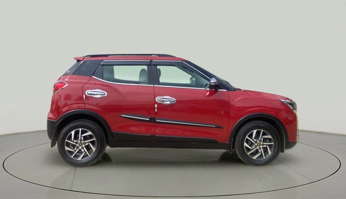 2022 Mahindra XUV300 W8 (O) 1.2 PETROL AMT, Petrol, Automatic, 10,442 km, Right Side View