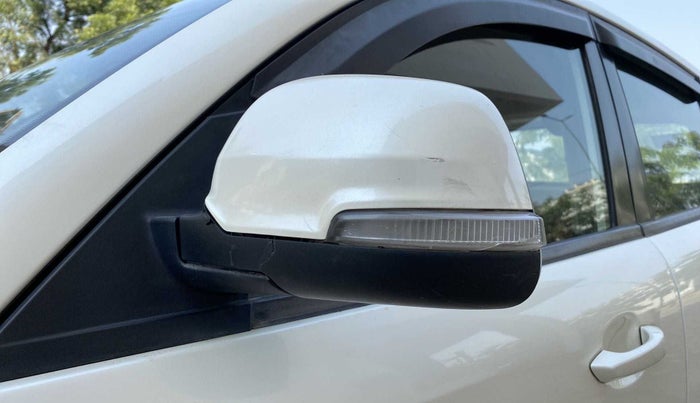 2017 Mahindra KUV 100 NXT K8 P 6 STR, Petrol, Manual, 50,642 km, Left rear-view mirror - Indicator light has minor damage