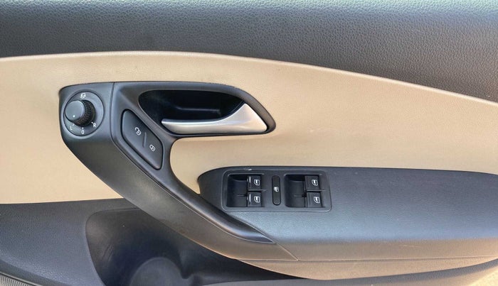 2016 Volkswagen Ameo HIGHLINE1.2L, Petrol, Manual, 76,832 km, Driver Side Door Panels Control