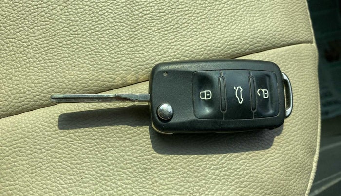 2016 Volkswagen Ameo HIGHLINE1.2L, Petrol, Manual, 76,832 km, Key Close Up