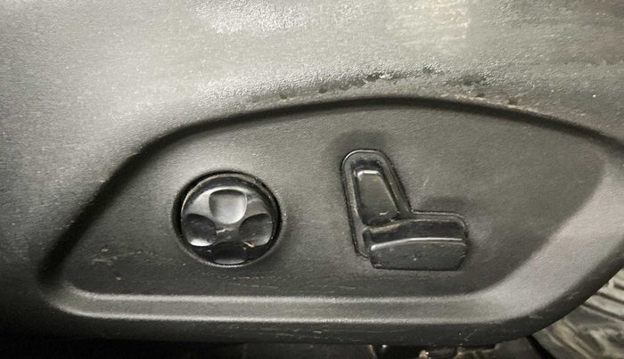 2019 Jeep Compass LIMITED PLUS PETROL AT, Petrol, Automatic, 69,292 km, Driver Side Adjustment Panel