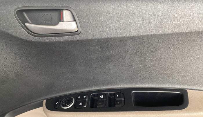 2016 Hyundai Grand i10 SPORTZ 1.2 KAPPA VTVT, Petrol, Manual, 29,450 km, Driver Side Door Panels Control