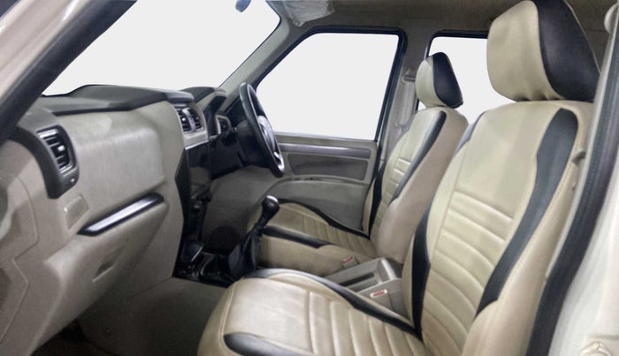 2020 Mahindra Scorpio S5, Diesel, Manual, 31,527 km, Right Side Front Door Cabin