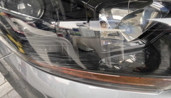 2019 Tata Tiago XZ PLUS DUAL TONE PETROL, Petrol, Manual, 94,067 km, Right headlight - Minor scratches