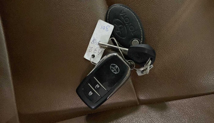 2019 Toyota Innova Crysta 2.8 ZX AT 7 STR, Diesel, Automatic, 42,834 km, Key Close Up