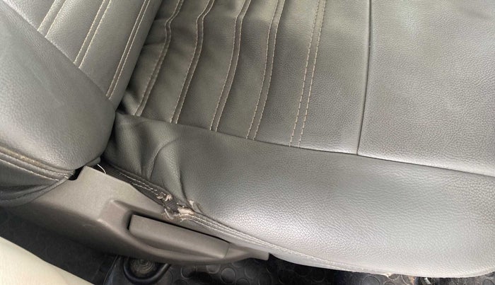 2016 Datsun Go T, Petrol, Manual, 85,777 km, Driver seat - Cover slightly torn