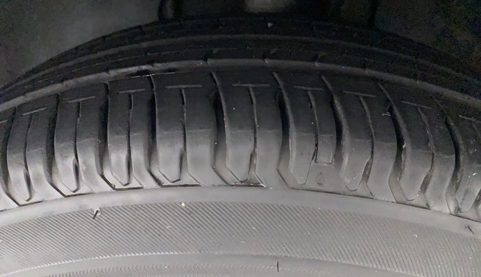2022 Tata ALTROZ XE PLUS DIESEL, Diesel, Manual, 5,654 km, Left Front Tyre Tread