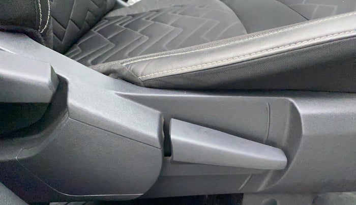 2021 Nissan MAGNITE XV PREMIUM TURBO CVT, Petrol, Automatic, 60,074 km, Driver Side Adjustment Panel