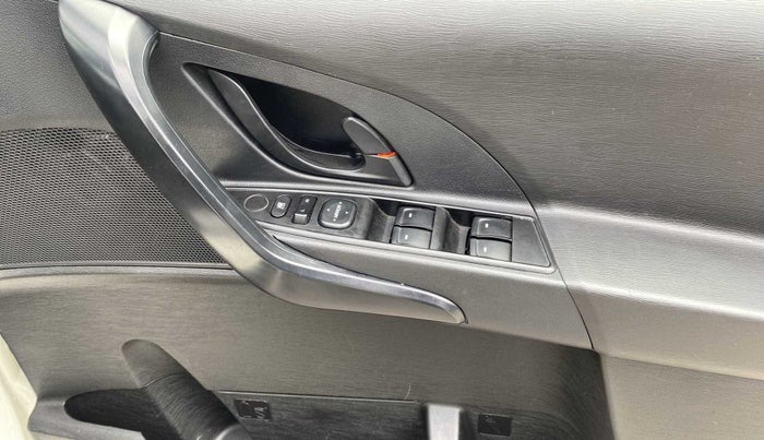 2019 Mahindra XUV500 W5, Diesel, Manual, 75,436 km, Driver Side Door Panels Control