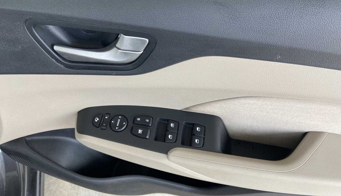 2020 Hyundai Verna SX 1.5 VTVT, Petrol, Manual, 37,775 km, Driver Side Door Panels Control