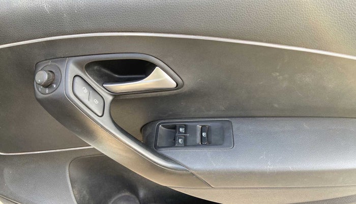 2018 Volkswagen Polo COMFORTLINE 1.0L MPI, CNG, Manual, 60,943 km, Driver Side Door Panels Control