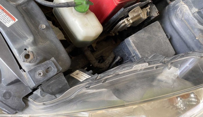 2015 Maruti Ertiga ZXI, Petrol, Manual, 49,651 km, Left headlight - Clamp has minor damage