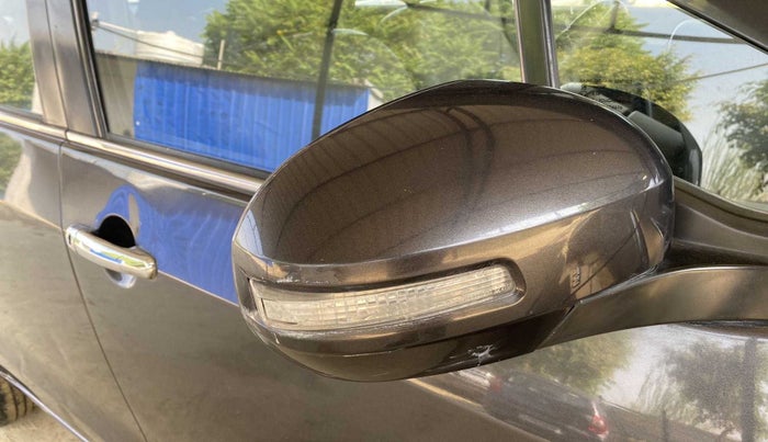2015 Maruti Ertiga ZXI, Petrol, Manual, 49,651 km, Right rear-view mirror - Minor scratches