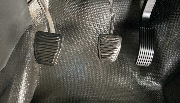 2018 Mahindra XUV500 W7, Diesel, Manual, 38,047 km, Pedals