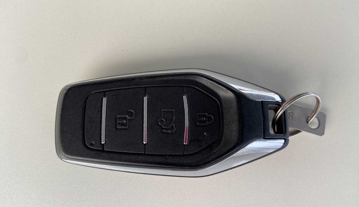 2018 Mahindra XUV500 W7, Diesel, Manual, 38,047 km, Key Close Up