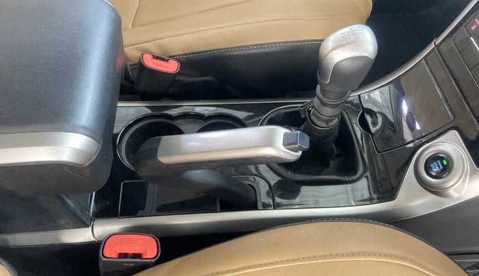 2018 Mahindra XUV500 W7, Diesel, Manual, 38,047 km, Gear Lever