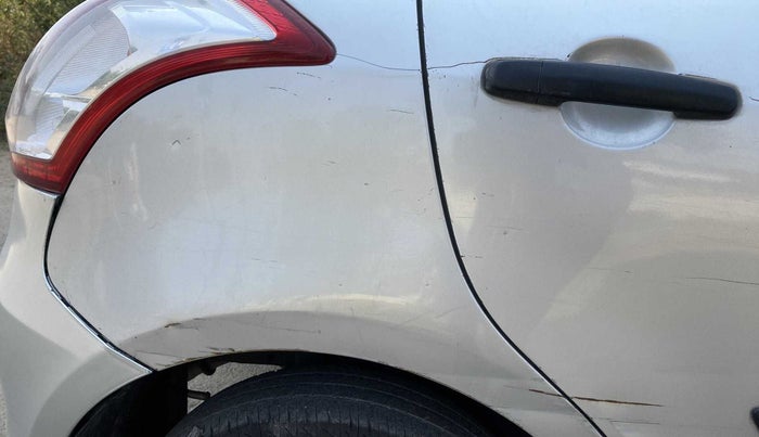 2014 Maruti Swift LXI, Petrol, Manual, 68,332 km, Right quarter panel - Minor scratches