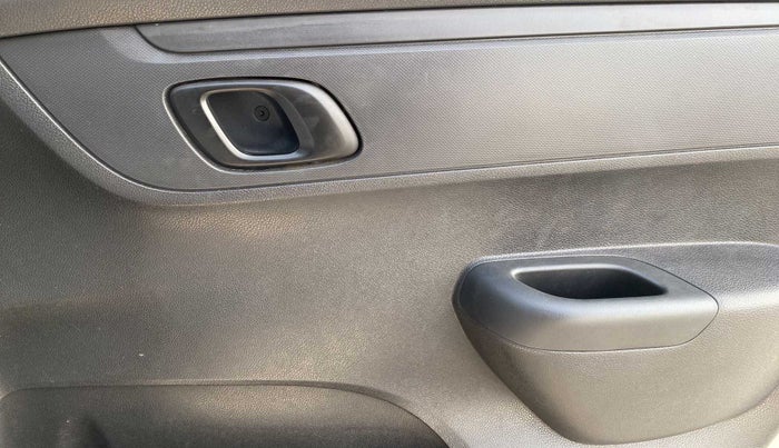 2016 Renault Kwid RXT 0.8, Petrol, Manual, 54,550 km, Driver Side Door Panels Control