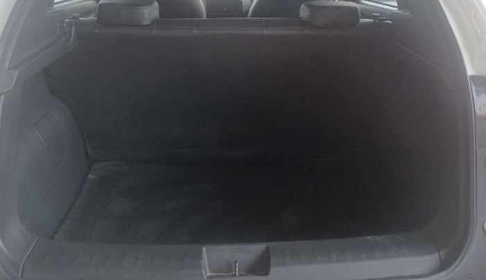 2021 Nissan MAGNITE XE, Petrol, Manual, 23,601 km, Dicky (Boot door) - Parcel tray missing
