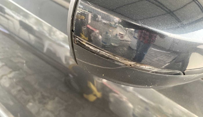 2017 Volkswagen Ameo HIGHLINE1.2L, Petrol, Manual, 35,778 km, Right rear-view mirror - Indicator light has minor damage