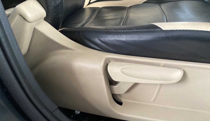 2017 Volkswagen Ameo HIGHLINE1.2L, Petrol, Manual, 35,778 km, Driver Side Adjustment Panel
