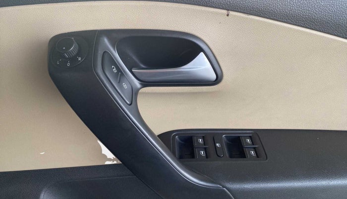 2017 Volkswagen Ameo HIGHLINE1.2L, Petrol, Manual, 35,778 km, Driver Side Door Panels Control
