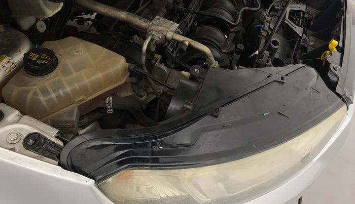 2015 Ford Ecosport TREND 1.5L PETROL, Petrol, Manual, 71,983 km, Right headlight - Clamp has minor damage