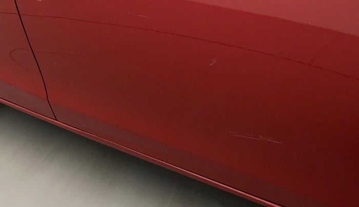 2016 Toyota Etios Liva V, Petrol, Manual, 66,798 km, Driver-side door - Minor scratches