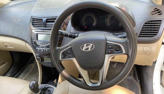 2013 Hyundai Verna FLUIDIC 1.6 VTVT SX, Petrol, Manual, 77,933 km, Steering wheel - Sound system control not functional