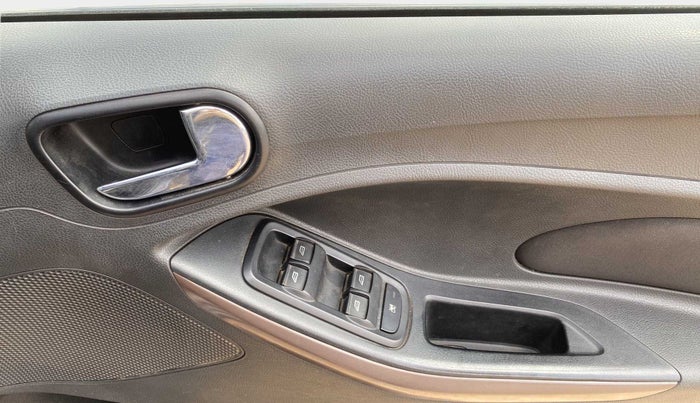 2018 Ford FREESTYLE TITANIUM 1.2 PETROL, Petrol, Manual, 72,940 km, Driver Side Door Panels Control