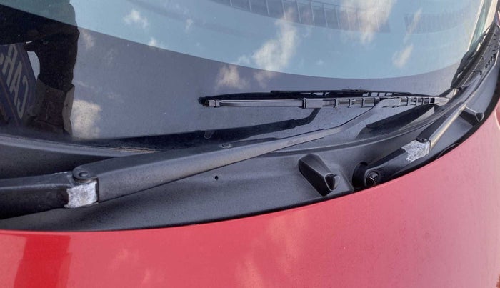 2017 Maruti Baleno DELTA PETROL 1.2, Petrol, Manual, 64,218 km, Front windshield - Wiper Blade Broken/Rusted