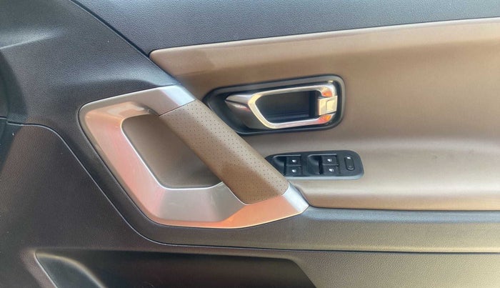 2022 Tata Harrier XZ SUNROOF 2.0L, Diesel, Manual, 18,836 km, Driver Side Door Panels Control