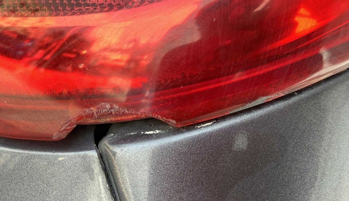 2015 Hyundai Eon MAGNA +, Petrol, Manual, 68,004 km, Right tail light - Minor damage