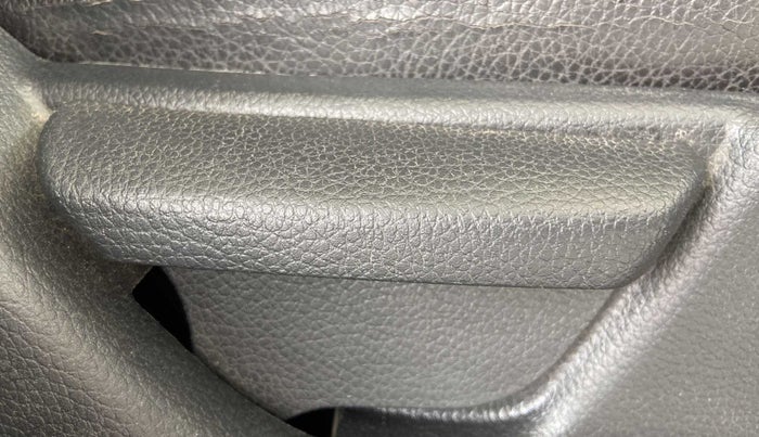 2015 Hyundai Eon MAGNA +, Petrol, Manual, 68,004 km, Driver Side Adjustment Panel
