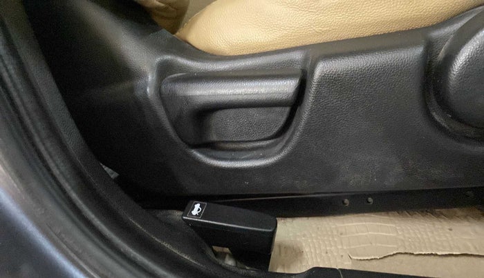 2017 Honda City 1.5L I-VTEC V MT, Petrol, Manual, 39,931 km, Driver Side Adjustment Panel