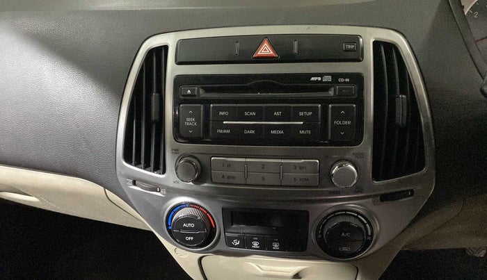 2013 Hyundai i20 MAGNA (O) 1.2, Petrol, Manual, 68,136 km, AC Unit - Front vent has minor damage