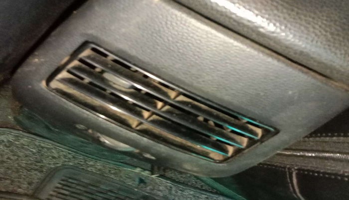 2018 Hyundai Elite i20 SPORTZ 1.2, Petrol, Manual, 66,529 km, AC Unit - Rear vent has minor damage