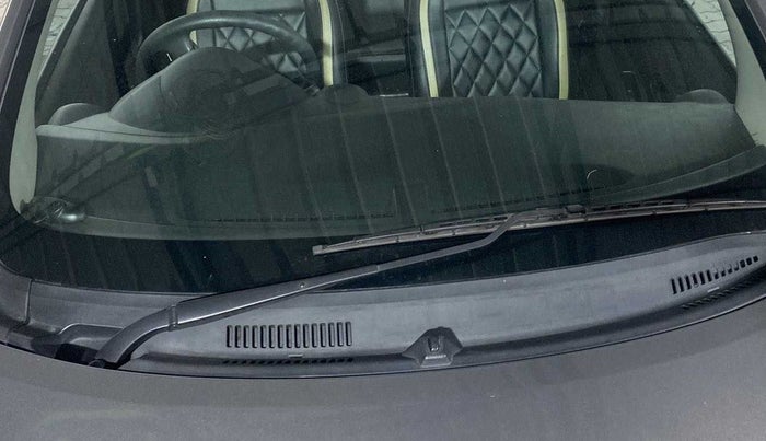 2019 Datsun Redi Go A, Petrol, Manual, 30,818 km, Front windshield - Minor - Windshield delamination