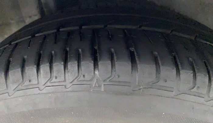 2019 Hyundai Verna 1.6 VTVT SX O, CNG, Manual, 61,381 km, Right Rear Tyre Tread