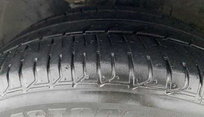 2019 Hyundai Verna 1.6 VTVT SX O, CNG, Manual, 61,381 km, Left Front Tyre Tread