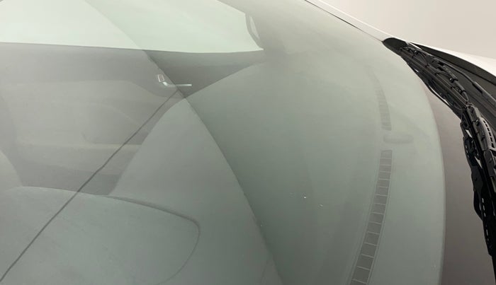 2019 Hyundai Verna 1.6 VTVT SX O, CNG, Manual, 61,381 km, Front windshield - Minor spot on windshield