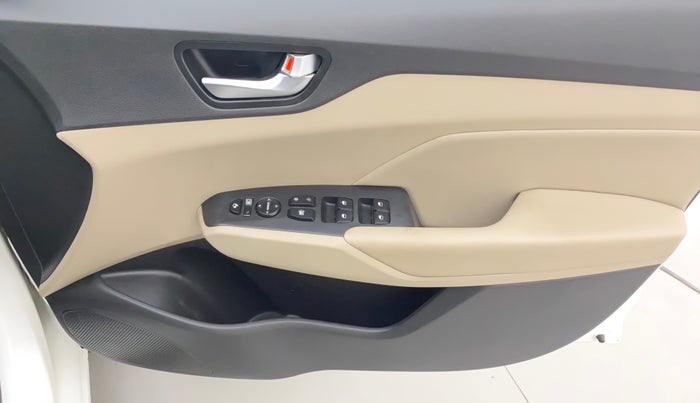 2019 Hyundai Verna 1.6 VTVT SX O, CNG, Manual, 61,381 km, Driver Side Door Panels Control