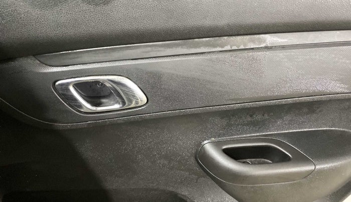 2019 Renault Kwid RXT 0.8 (O), Petrol, Manual, 15,175 km, Driver Side Door Panels Control