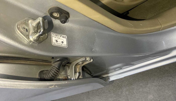 2015 Honda Brio VX AT, Petrol, Automatic, 70,049 km, Right B pillar - Minor scratches