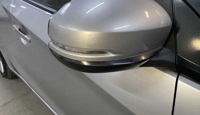 2015 Honda Brio VX AT, Petrol, Automatic, 70,049 km, Right rear-view mirror - Mirror motor not working