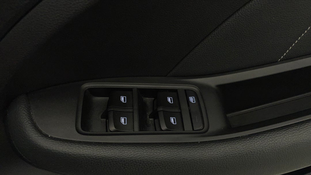 2021 MG ZS EV Essence, Automatic, 27972 km, Drivers Side Door Panel Controls