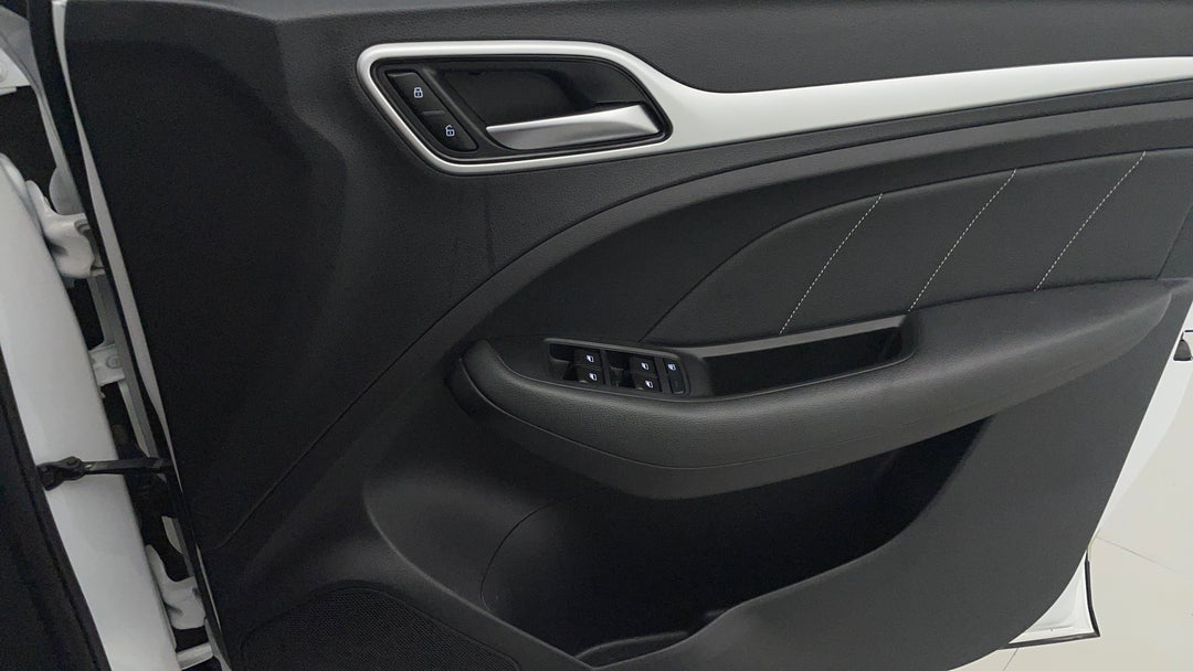 2021 MG ZS EV Essence, Automatic, 27972 km, Speaker View