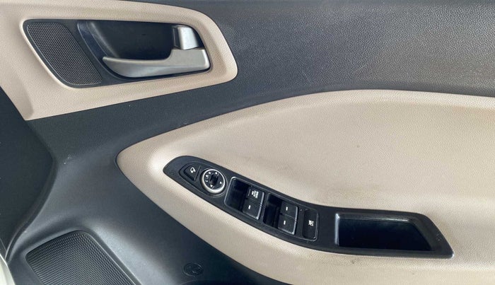 2017 Hyundai Elite i20 SPORTZ 1.2, Petrol, Manual, 35,659 km, Driver Side Door Panels Control