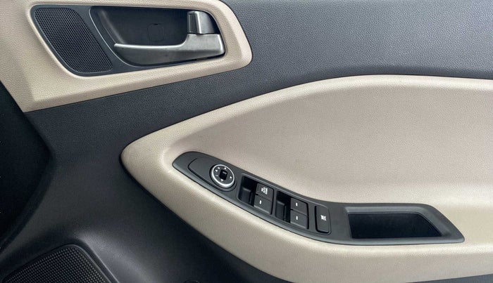 2016 Hyundai Elite i20 MAGNA 1.2, Petrol, Manual, 38,654 km, Driver Side Door Panels Control