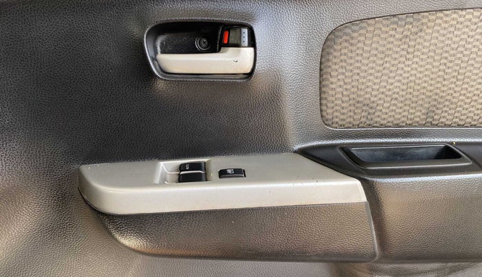 2015 Maruti Wagon R 1.0 LXI, Petrol, Manual, 44,228 km, Driver Side Door Panels Control